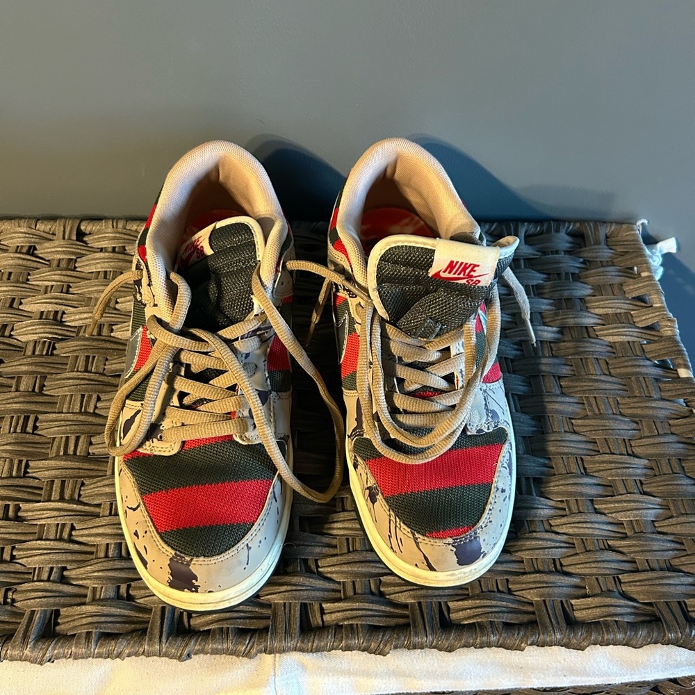 Nike men’s Red and Green Sneakers